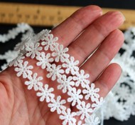 White Embroidered Daisy Trim, 1.5cm Wide