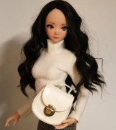 Horseshoe Shaped Handcag with Clasp Closure for Larger 1/3 Scale Dolls