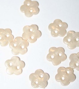 1/4" Ivory Gloss Flower Shaped Buttons