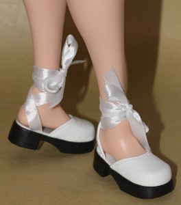 White Lace-Up Ballet Shoes 63/25mm, Monique Gold