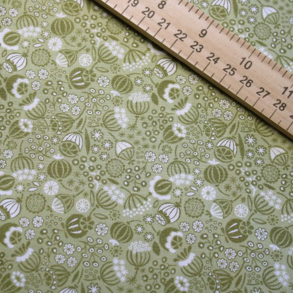 Winter Garden Seed Heads Green Lewis & Irene 1/4 yard